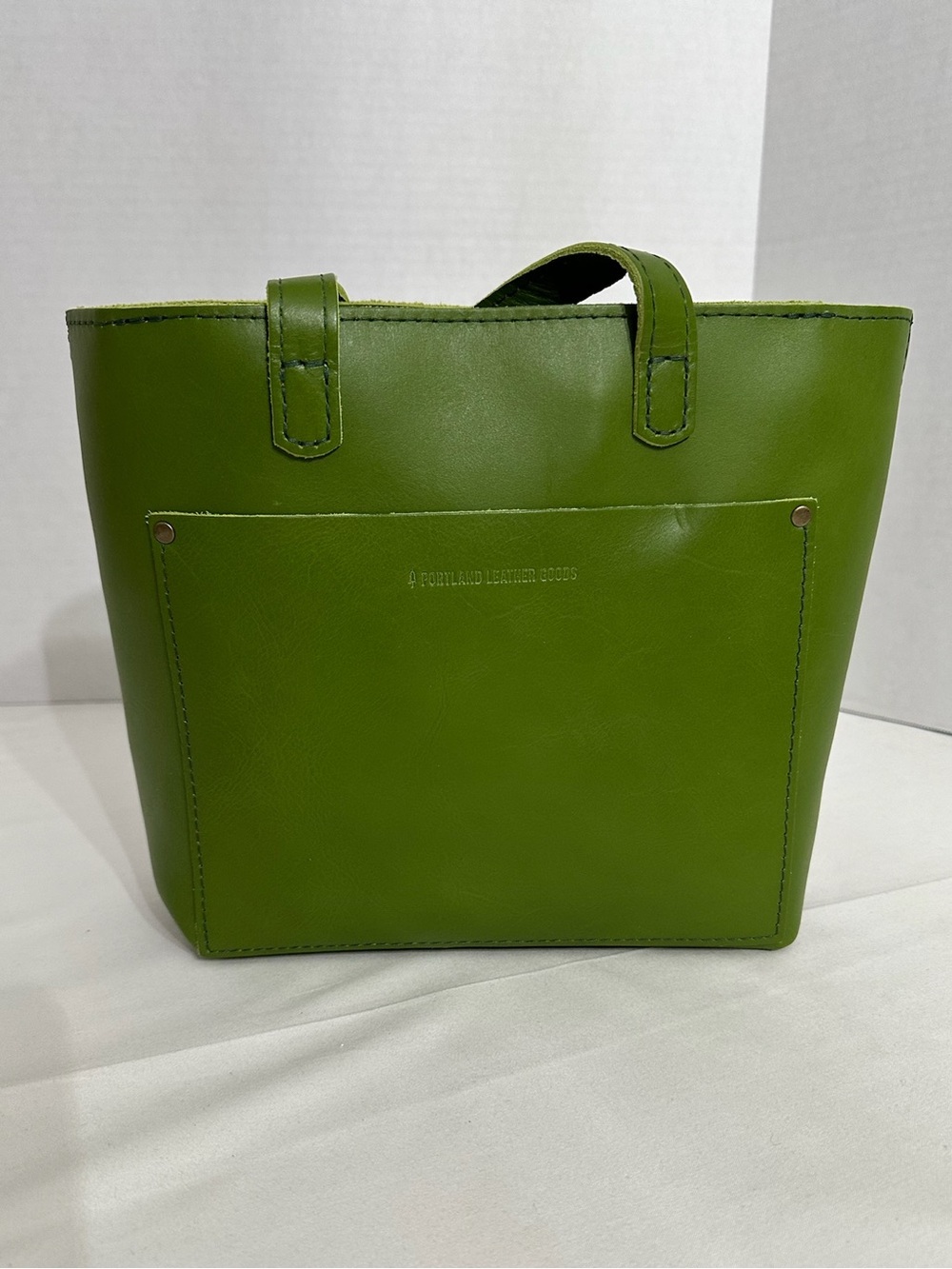 NEW Portland Leather Goods Mini Crossbody Leather Zip Top in Color Green Apple - Picture 2 of 12